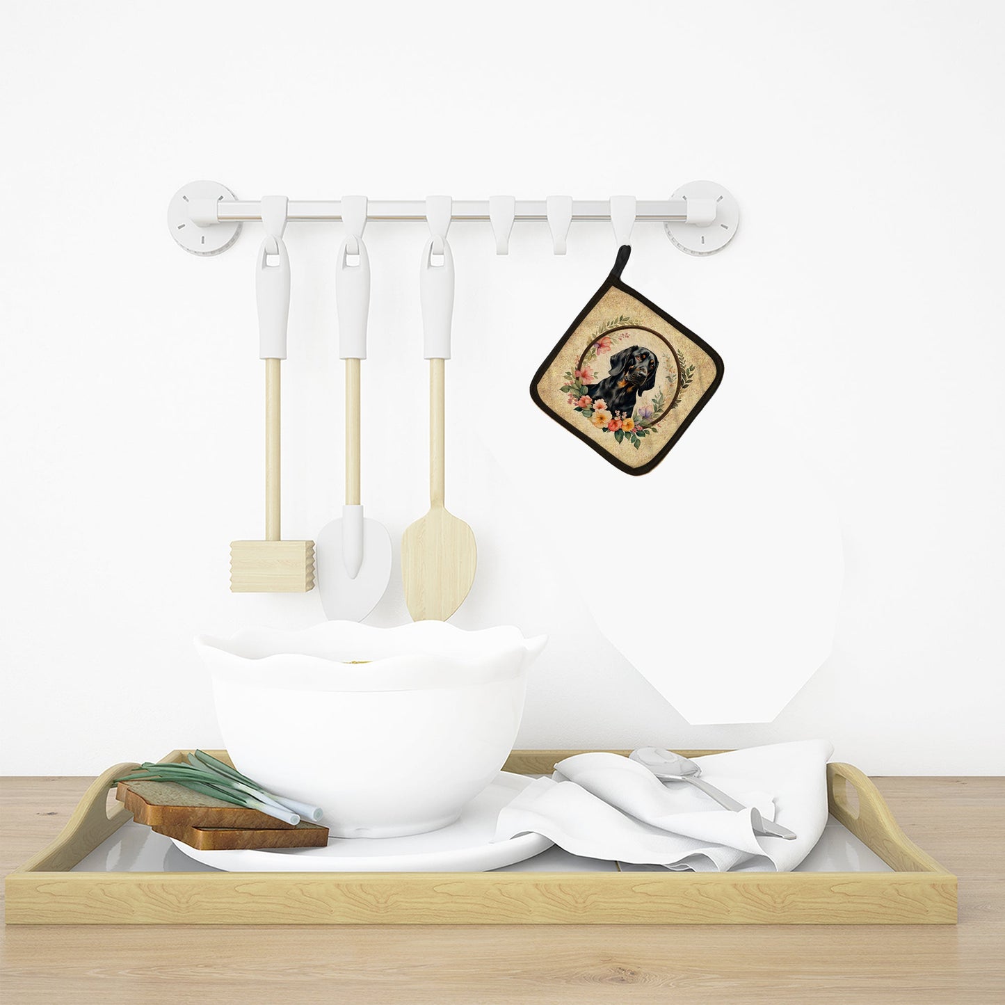 Black and Tan Coonhound and Flowers Pair of Pot Holders Caroline's Treasures