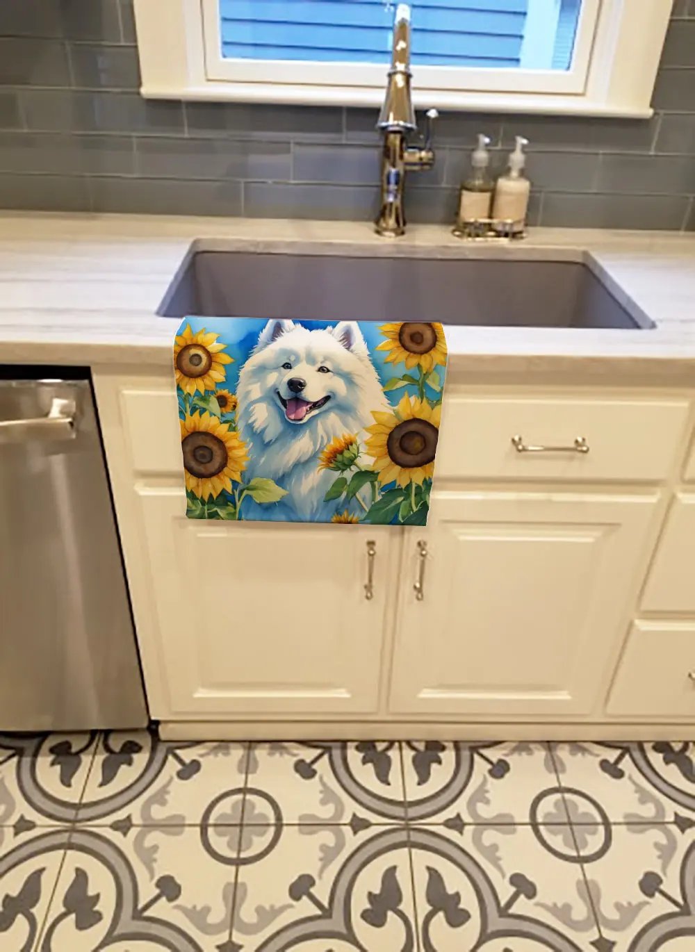 Samoyed in Sunflowers Kitchen Towel Caroline's Treasures