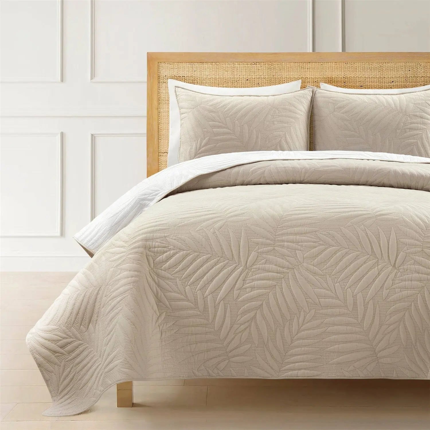 Full/Queen Lightweight Fern Leaf Reversible 3-PC White Beige Cotton Quilt Set FastFurnishings